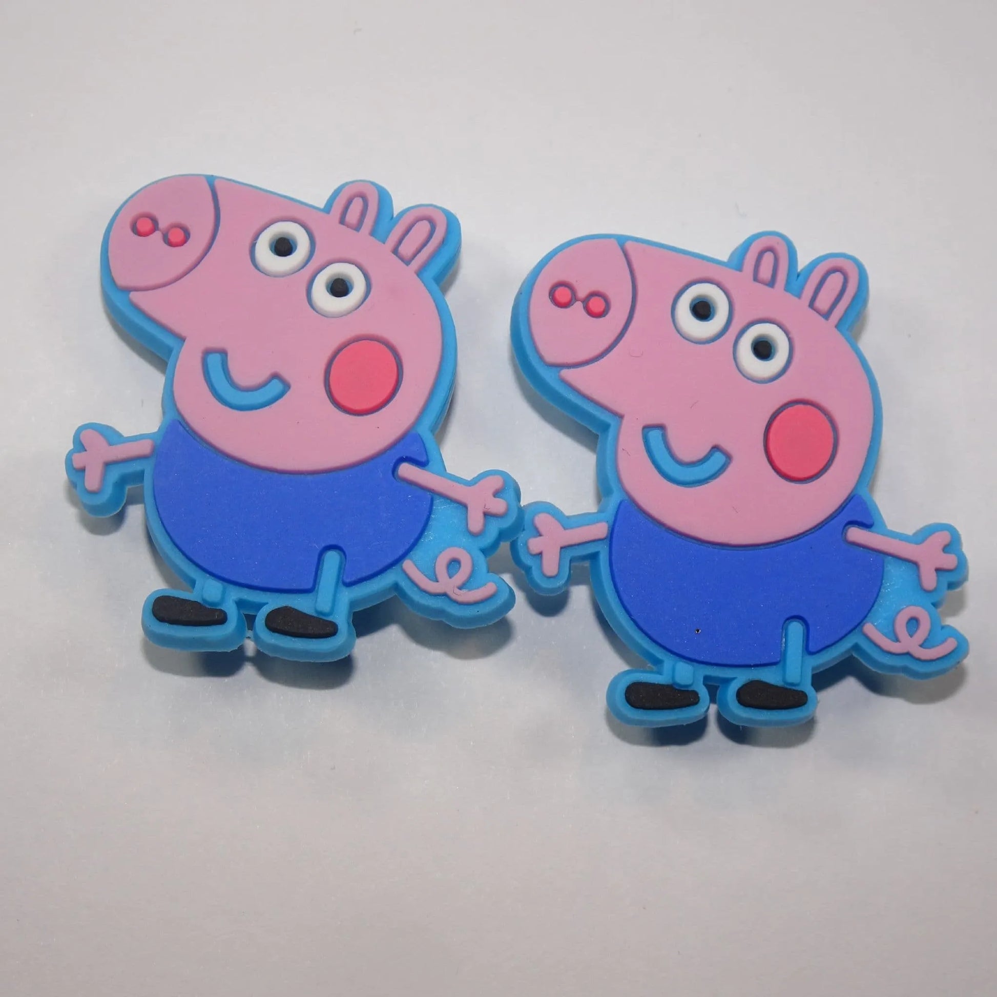 2 Geoge Waving Shoe Charm