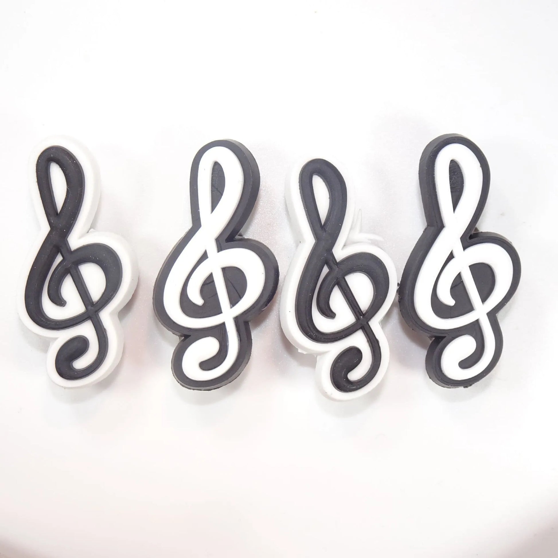 4 Treble clef black/wwhite white/black shoe charm BC