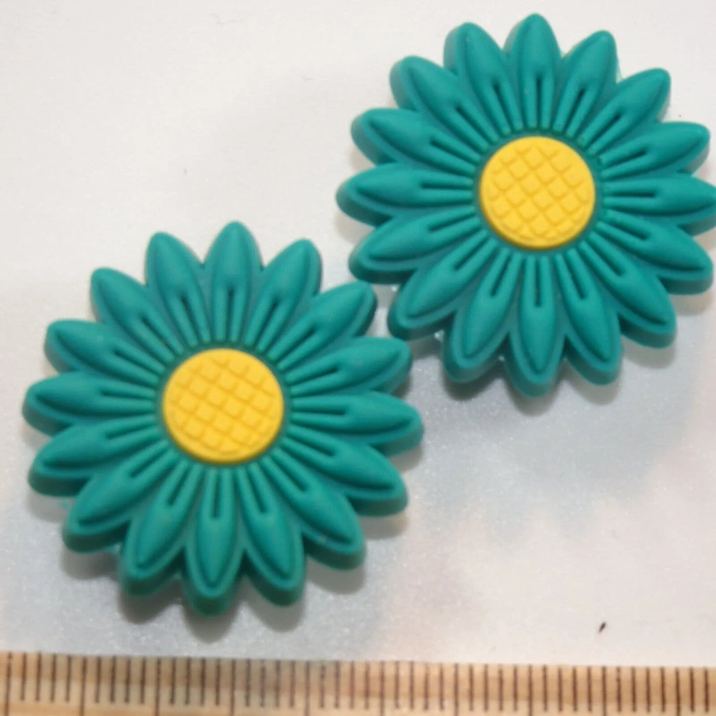 2 Green daisies shoe charm BC