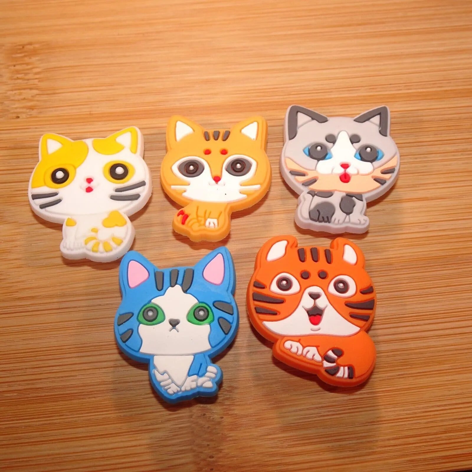 5 Kittens assorted shoe charm BC