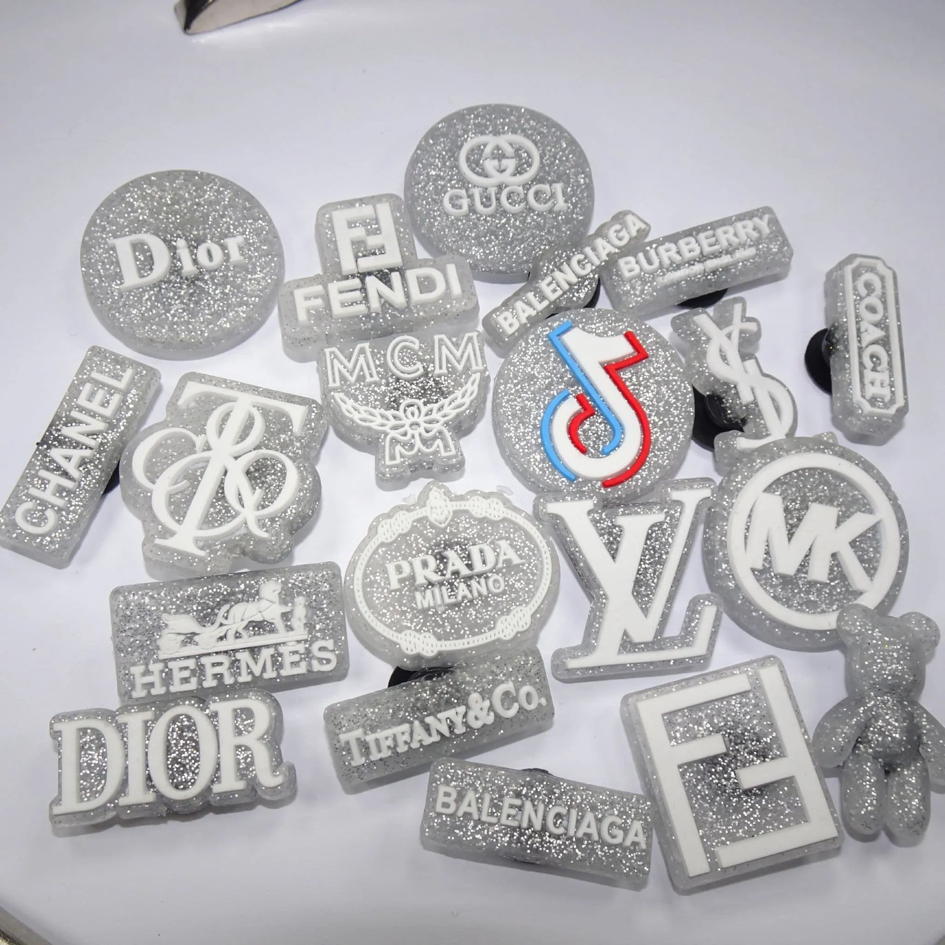 20 Assorted Speckled Silver Brand Logo'S Shoe Charm