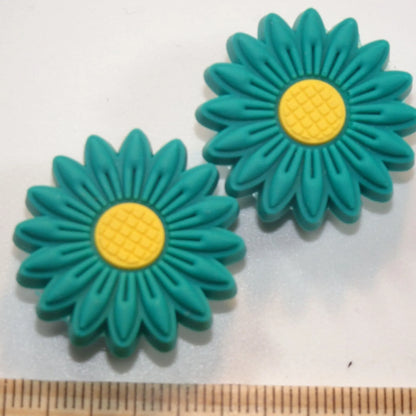 2 Green daisies shoe charm BC