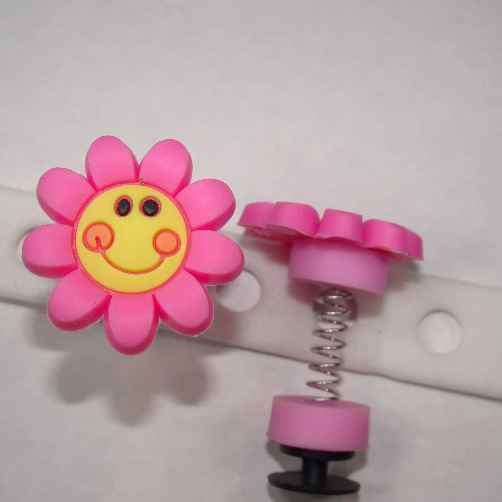 Spring shoe charm - Pink smiley flower SP07