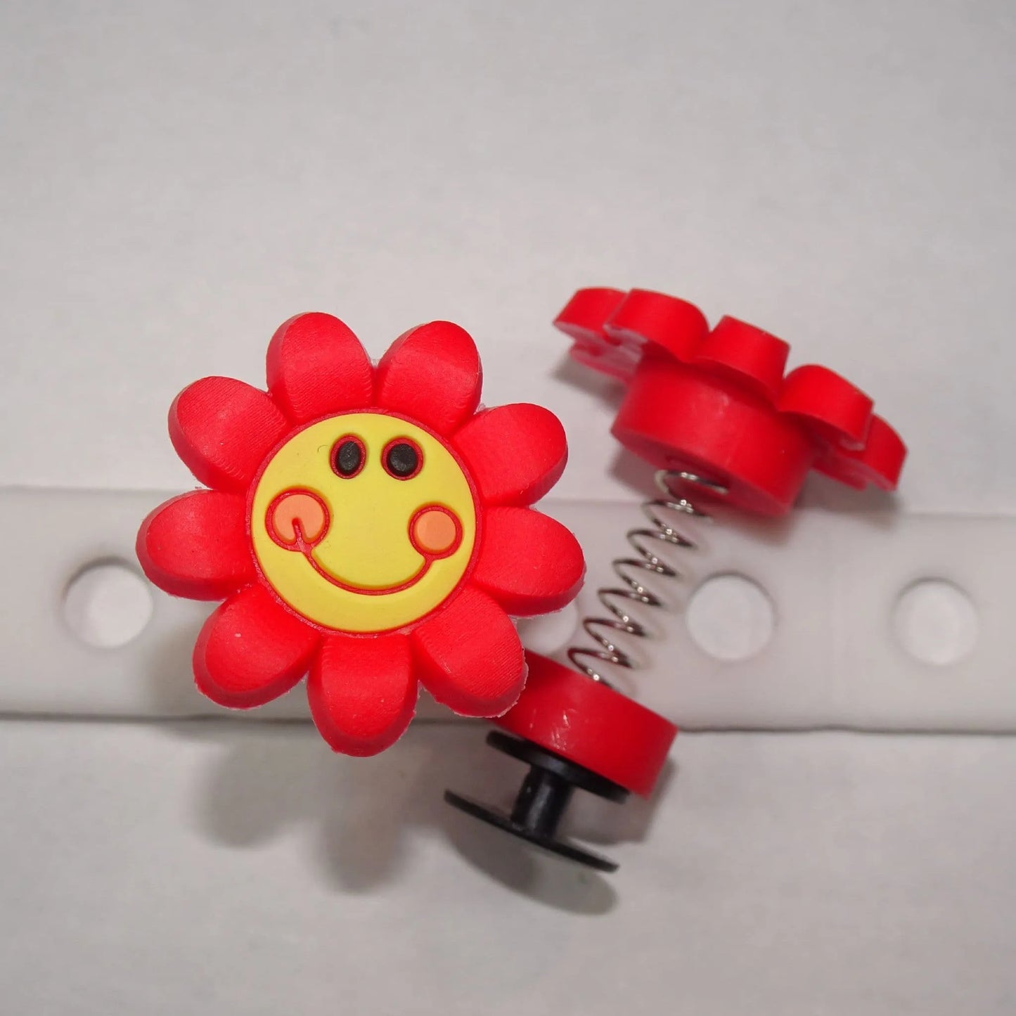 Spring shoe charm - Red smiley flower SP12
