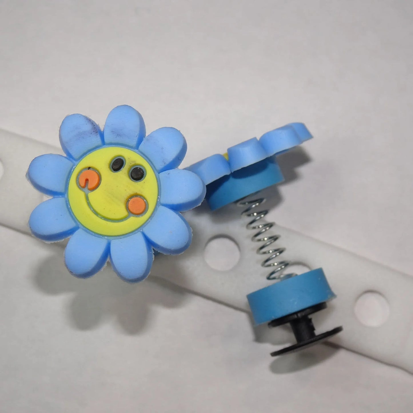 Spring shoe charm - Blue smiley flower SP14