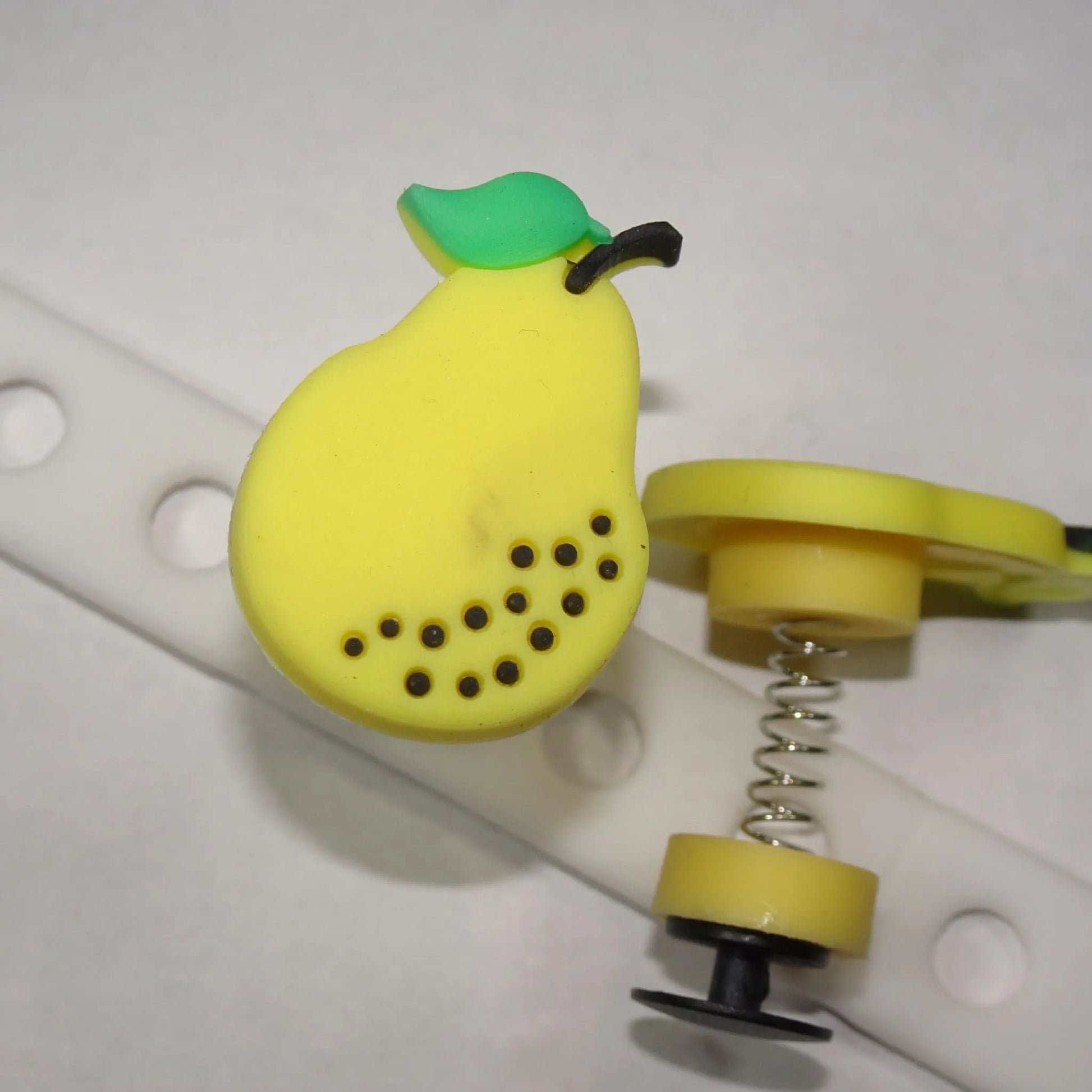 Spring shoe charm - Yellow pear SP24